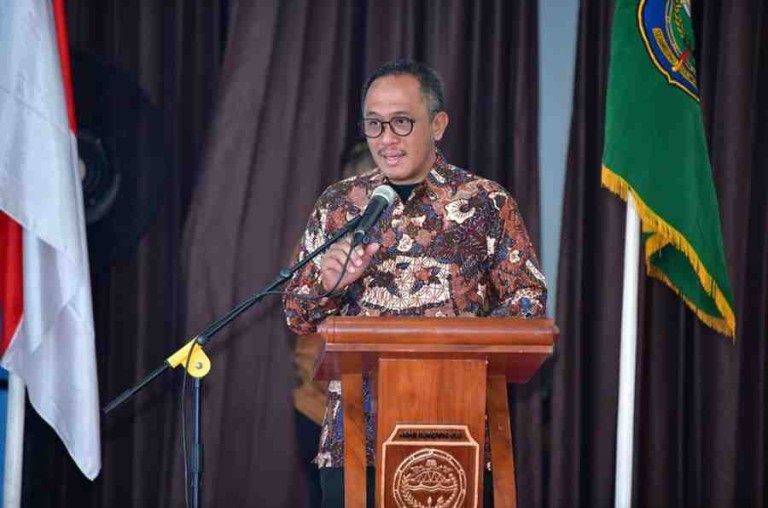 Anggota Komisi XI DPR RI, H. Wahyu Sanjaya, S.E., M.M., menegaskan pentingnya penerapan tata kelola keuangan desa yang akuntabel, transparan, dan berdaya saing sebagai fondasi utama dalam mempercepat pertumbuhan ekonomi daerah. Anggota Komisi XI DPR RI, H. Wahyu Sanjaya, S.E., M.M., menegaskan pentingnya penerapan tata kelola keuangan desa yang akuntabel, transparan, dan berdaya saing sebagai fondasi utama dalam mempercepat pertumbuhan ekonomi daerah.