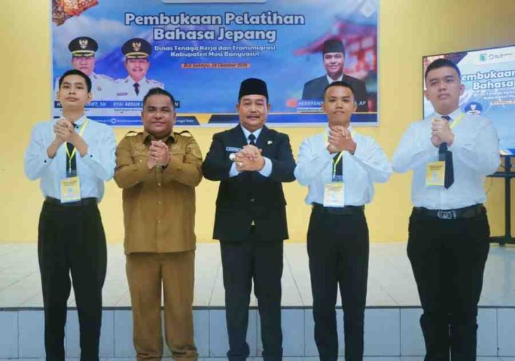Pemerintah Kabupaten Musi Banyuasin (Pemkab Muba) melalui Dinas Tenaga Kerja dan Transmigrasi (Disnakertrans Muba) menggelar Pembukaan Pelatihan Bahasa Jepang, di Aula UPT Balai Latihan Kerja (BLK) Sekayu pada Selasa (28/10/2025). Pemerintah Kabupaten Musi Banyuasin (Pemkab Muba) melalui Dinas Tenaga Kerja dan Transmigrasi (Disnakertrans Muba) menggelar Pembukaan Pelatihan Bahasa Jepang, di Aula UPT Balai Latihan Kerja (BLK) Sekayu pada Selasa (28/10/2025).