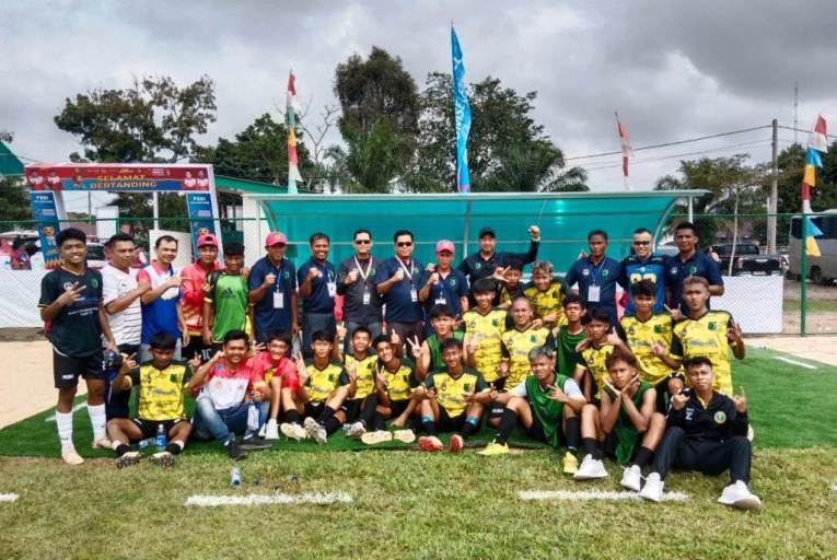 Tim sepak bola Kabupaten Musi Banyuasin (Muba) tampil gemilang dalam pertandingan sepak bola melawan Empat Lawang di Lapangan Hindoli, Sungai Lilin, pada hari Senin, tanggal 20 Oktober 2025. (MUSINEWS.ID/TRI)