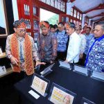 Fadli Zon, secara resmi mengukuhkan dan melantik Pengurus Daerah PPFI Sumatera Selatan Masa Bakti 2024–2029 di Halaman Museum Sultan Mahmud Badaruddin II Palembang (Senin, 20/10/2025).