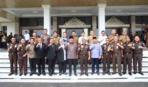 Rapat Koordinasi Capaian Sinergitas Pemerintah Daerah dan Kejaksaan Dalam Pemanfaatan Aset Daerah yang digelar di Griya Agung Palembang, Senin (20/10/2025).