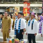 H. Herman Deru membuka secara resmi Rapat Pimpinan Provinsi (Rapimprov) Kamar Dagang dan Industri (KADIN) Sumatera Selatan, yang dirangkaikan dengan peluncuran Gerakan Pangan Murah dan Peresmian Dapur MBG Sumsel, bertempat di Transmart Palembang, Selasa (21/10/2025).