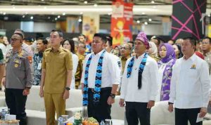 H. Herman Deru membuka secara resmi Rapat Pimpinan Provinsi (Rapimprov) Kamar Dagang dan Industri (KADIN) Sumatera Selatan, yang dirangkaikan dengan peluncuran Gerakan Pangan Murah dan Peresmian Dapur MBG Sumsel, bertempat di Transmart Palembang, Selasa (21/10/2025).