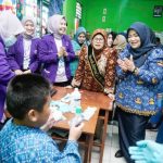 Bunda Literasi sekaligus Ketua TP PKK Kabupaten Muba, Hj. Fatimah, menghadiri acara kegiatan Bakti Sosial Persatuan Dokter Gigi Indonesia (PDGI) Cabang Kabupaten Musi Banyuasin (Muba) yang menghadirkan edukasi sekaligus pemeriksaan gigi gratis, hari Jum'at pagi, tanggal 17 Oktober 2025. (MUSINEWS.ID/TRI)