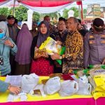 Staf Ahli Bupati Muba Bidang Pembangunan, Thabrani Rizki, menghadiri kegiatan Gerakan Pangan Murah di Kantor Desa Tegal Mulyo, Kecamatan Keluang, pada hari Kamis, tanggal 23 Oktober 2025. (MUSINEWS.ID/TRI)