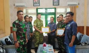 Dewan Pimpinan Pusat (DPP) Pro Jurnalismedia Siber (PJS) memberikan apresiasi dan penghargaan kepada Komando Distrik Militer (Kodim) 0403/OKU. (foto : DPC PJS OKU)