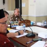 Sekretaris Daerah (Sekda) Kabupaten Musi Banyuasin (Muba), Dr. H. Apriyadi Mahmud, memimpin Rapat Pembahasan Permohonan Perpanjangan Persetujuan Kesesuaian Kegiatan Pemanfaatan Ruang (PKKPR) atas nama PT Sriwijaya Nusantara Sejahtera (SNS), di Ruang Rapat Randik, pada hari Kamis, tanggal 16 Oktober 2025. (MUSINEWS.ID/TRI RICKI)