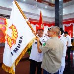 Bupati Kabupaten Musi Banyuasin (Muba), M. Toha, bersama Wakil Bupati, Rohman, secara resmi mengukuhkan dan melepas Kontingen Kabupaten Muba yang akan berlaga pada Pekan Olahraga Provinsi (Porprov) Sumatera Selatan (Sumsel) ke-15 tahun 2025. (MUSINEWS.ID/TRI)