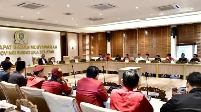 Ketua dan Anggota DPRD Sumsel menerima audiensi Aliansi Cipayung Plus Sumsel di Gedung DPRD Sumsel, Palembang, pada hari Senin, tanggal 8 September 2025.