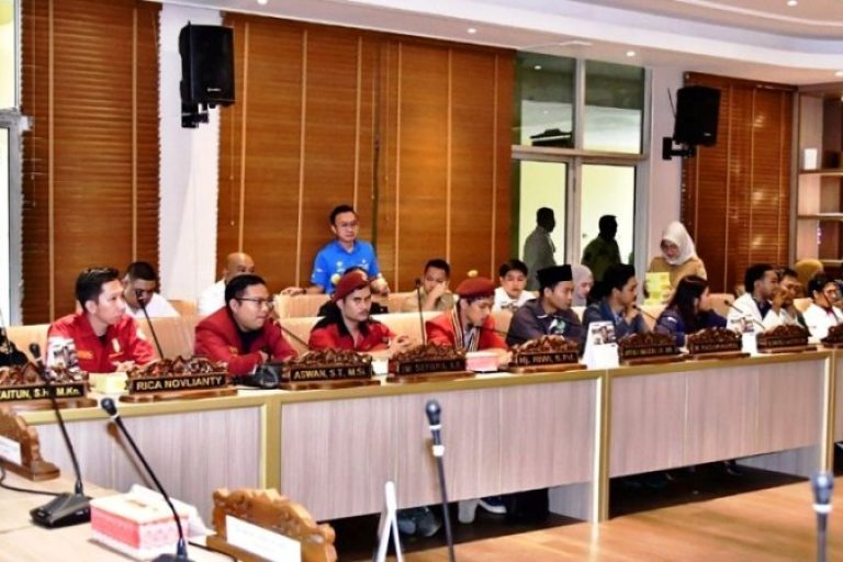 Ketua dan Anggota DPRD Sumsel menerima audiensi Aliansi Cipayung Plus Sumsel di Gedung DPRD Sumsel, Palembang, pada hari Senin, tanggal 8 September 2025. 