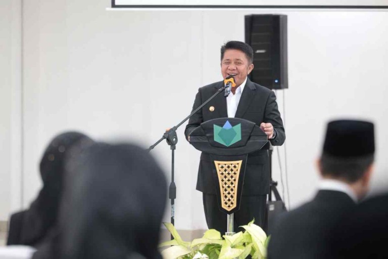 H. Herman Deru meresmikan peningkatan tipologi RSUD Siti Fatimah menjadi Rumah Sakit Umum Daerah Tipe A dan juga Pelantikan Pejabat Struktural di RSUD Siti Fatimah dalam acara yang digelar di Aula RSUD Siti Fatimah, Senin (17/11/2025).