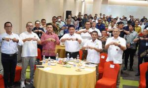 H. Herman Deru, menghadiri dan memimpin Rapat Konsinyering Akselerasi Usulan Kerjasama Produksi Sumur Minyak BUMD/Koperasi/UMKM Provinsi Sumsel. Rapat strategis yang bertujuan mendorong pertumbuhan ekonomi lokal dan menciptakan lapangan kerja ini digelar di The Zuri Hotel Palembang, Kamis (13/11/2025). H. Herman Deru, menghadiri dan memimpin Rapat Konsinyering Akselerasi Usulan Kerjasama Produksi Sumur Minyak BUMD/Koperasi/UMKM Provinsi Sumsel. Rapat strategis yang bertujuan mendorong pertumbuhan ekonomi lokal dan menciptakan lapangan kerja ini digelar di The Zuri Hotel Palembang, Kamis (13/11/2025).