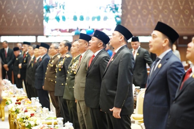 Gubernur Sumatera Selatan (Sumsel), Herman Deru, dan Wakil Gubernur (Wagub) Sumsel, Cik Ujang, menghadiri Pidato Kenegaraan Presiden Republik Indonesia, Prabowo Subianto, di DPRD Sumsel, Jum'at, 15 Agustus 2025.