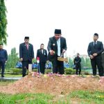 Gubernur Sumatera Selatan (Sumsel) Herman Deru memimpin Upacara Peringatan Hari Pahlawan 2025 di Taman Makam Pahlawan Ksatria Ksetra Siguntang, Palembang, Senin (10/11).