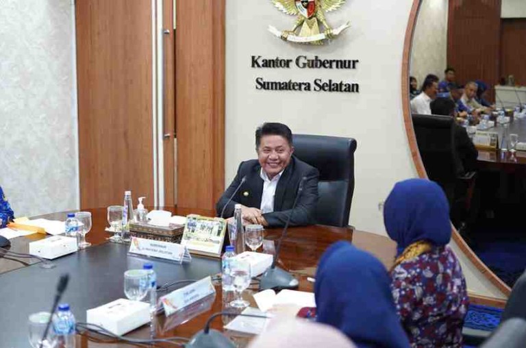 H. Herman Deru, menerima kunjungan Tim Juri Innovative Government Award (IGA) Tahun 2025 di Kantor Gubernur Sumsel, Senin (17/11/2025)