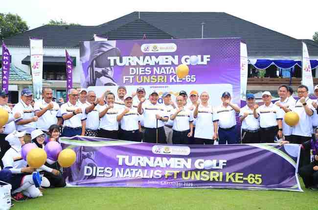 H. Herman Deru secara resmi membuka Turnamen Golf dalam rangka Dies Natalis ke-65 Fakultas Teknik Universitas Sriwijaya (FT Unsri) yang digelar di Kenten Heritage Golf Palembang Sabtu (8/11/2025).