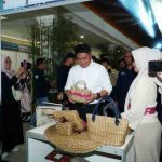 Gubernur Sumatera Selatan H. Herman Deru bersama Wakil Gubernur H. Cik Ujang menghadiri peringatan Hari Lingkungan Hidup Sedunia 2025 tingkat Provinsi Sumatera Selatan yang berlangsung di Kebon Gede Hall Palembang, Selasa (11/11).