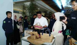 Gubernur Sumatera Selatan H. Herman Deru bersama Wakil Gubernur H. Cik Ujang menghadiri peringatan Hari Lingkungan Hidup Sedunia 2025 tingkat Provinsi Sumatera Selatan yang berlangsung di Kebon Gede Hall Palembang, Selasa (11/11).