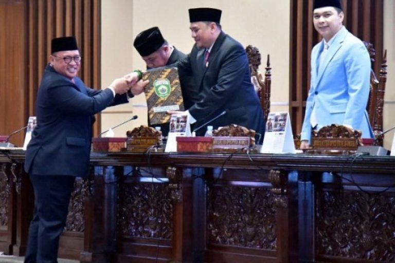 Dewan Perwakilan Rakyat Daerah (DPRD) Provinsi Sumatera Selatan (Sumsel) menyetujui tiga Rancangan Peraturan Daerah (Raperda) untuk dijadikan peraturan daerah. 