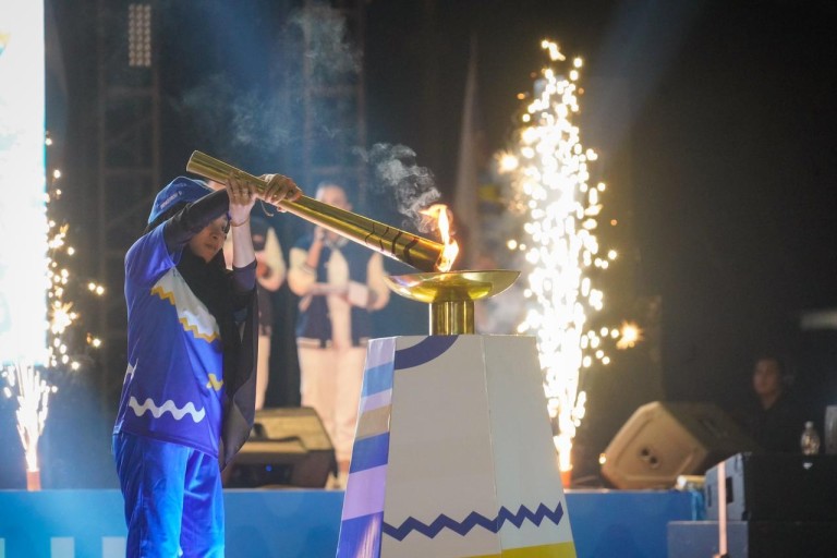 Malam di Stable Berkuda, Sekayu, Sabtu (1/11/2025), berubah gemerlap ketika obor Pekan Paralimpik Provinsi (Peparprov) ke-V Sumatera Selatan dinyalakan.