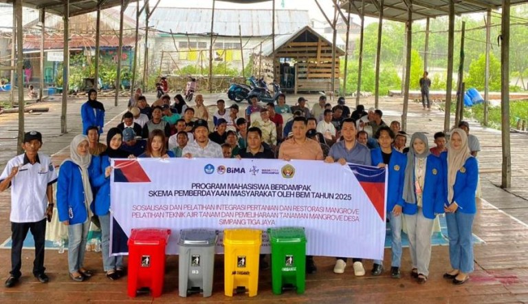 Tim Pengabdian kepada Masyarakat dari STISIPOL Candradimuka Palembang menuntaskan program terpadu yang menggabungkan konservasi ekosistem pesisir dengan peningkatan ketahanan masyarakat nelayan di Desa Simpang Jaya, Kecamatan Tulung Selapan, Kabupaten Ogan Komering Ilir (OKI).
