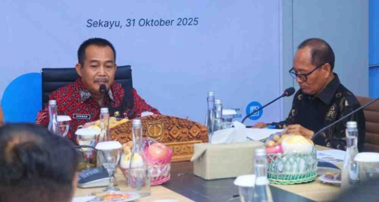 Wakil Bupati Muba Kyai Abdur Rohman Husen, selaku Kuasa Pemegang Saham (KPS), dalam Rapat Umum Pemegang Saham (RUPS) yang berlangsung di Gedung PT Petro Muba, Sekayu, Jumat (31/10/2025).