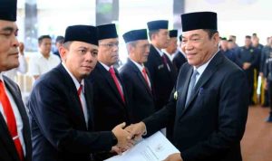 H M Toha Tohet SH, didampingi Wakil Bupati Kyai Abdur Rohman Husen, memimpin Pelantikan dan Pengambilan Sumpah Pejabat Pimpinan Tinggi Pratama serta Pejabat Fungsional di lingkungan Pemkab Muba, yang digelar di Pendopoan Griya Bumi Serasan Sekate, Selasa (4/10/2025).