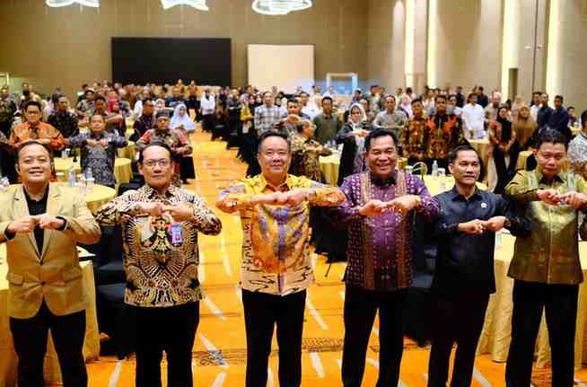 Pemerintah Kabupaten Musi Banyuasin (Muba) melalui Dinas Pemberdayaan Masyarakat Desa bekerja sama dengan Sumatera Ekspres menggelar Seminar Desa Bersih Narkoba se-Kabupaten Muba, di Ballroom Hotel Novotel Palembang, Rabu (5/11/2025) malam.