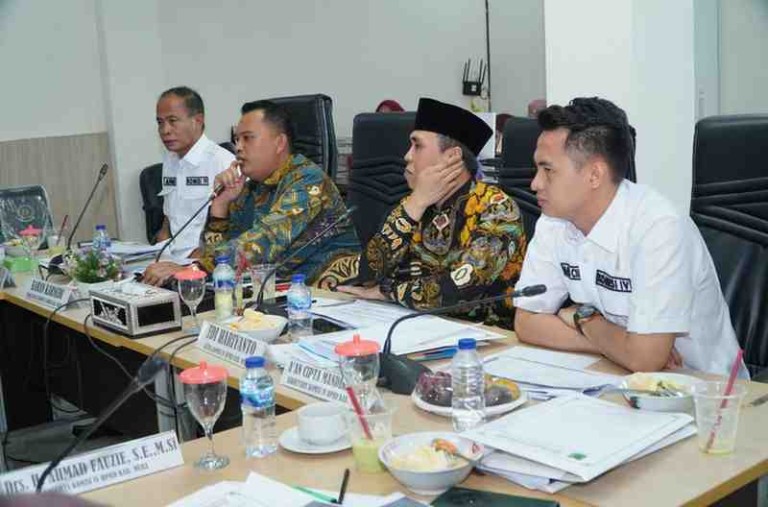 Pada Jumat malam, 7 November 2025, Disnakertrans Muba melakukan finalisasi anggaran tahun 2026 bersama Mitra Kerja, Komisi IV DPRD Musi Banyuasin. Jumat Malam (7/11)