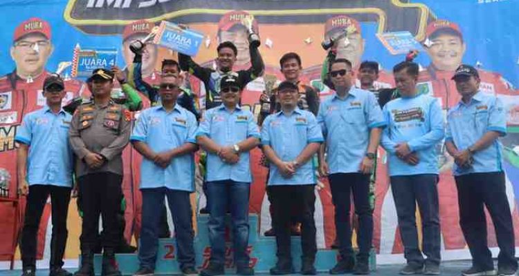 Pemerintah Daerah Kabupaten Musi Banyuasin dengan bangganya telah menyelenggarakan Opening Ceremony & Final Race Skyland Prix 2025, sebuah acara balap motor yang spektakuler dan penuh aksi memukau. Yang berlangsung di Skyland International Circuit Sekayu, pada Minggu (16/11/2025).