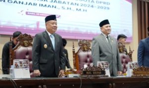Ketua DPRD Sumsel, Andie Dinialdie, bersama Ganjar Iman, Pengganti Antar Waktu DPRD Sumsel dari Daerah Pemilihan Muara Enim, PALI, dan Prabumulih. Ketua DPRD Sumsel, Andie Dinialdie, bersama Ganjar Iman, Pengganti Antar Waktu DPRD Sumsel dari Daerah Pemilihan Muara Enim, PALI, dan Prabumulih.