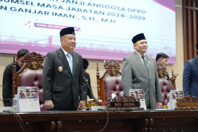 Wagub Sumsel, Cik Ujang, menghadiri acara Rapat Paripurna XIX dengan agenda pengucapan sumpah janji anggota DPRD Sumsel masa jabatan 2024–2029, pada hari Rabu, tanggal 20 Agustus 2025.