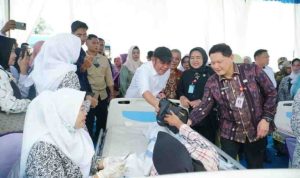 H. Herman Deru, didampingi Ketua TP PKK Sumsel Hj. Feby Herman Deru, menghadiri acara Fasilitasi Intensifikasi dan Integrasi Pelayanan Keluarga Berencana dan Kesehatan Reproduksi (KBKR) bersama Mitra Kerja. Acara ini diselenggarakan di Ogan Ilir dalam rangka memperingati Hari Kontrasepsi Sedunia, TNI Manunggal KB Kesehatan, Hari Keluarga Nasional ke-32, dan Hari Anak Nasional ke-41 Tahun 2025. Tanjung Raja, Kamis (30/10/2025).