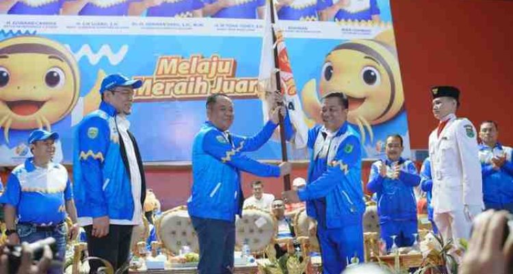 H. Cik Ujang secara resmi menutup Pekan Olahraga Provinsi (Porprov) XV Sumatera Selatan 2025 sekaligus membuka Pekan Paralimpik Provinsi (Peparprov) V Sumatera Selatan di Stadion Serasan Sekate (Minggu, 1/10/2025).