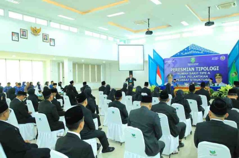 H. Herman Deru meresmikan peningkatan tipologi RSUD Siti Fatimah menjadi Rumah Sakit Umum Daerah Tipe A dan juga Pelantikan Pejabat Struktural di RSUD Siti Fatimah dalam acara yang digelar di Aula RSUD Siti Fatimah, Senin (17/11/2025).