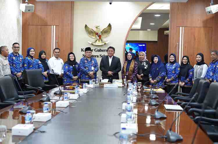 H. Herman Deru, menerima kunjungan Tim Juri Innovative Government Award (IGA) Tahun 2025 di Kantor Gubernur Sumsel, Senin (17/11/2025)