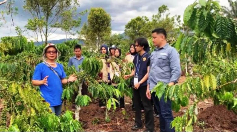 Badan Eksekutif Mahasiswa (BEM) STISIPOL Candradimuka Palembang berhasil menuntaskan Program PEM-BEM Mahasiswa Berdampak 2025 di Desa Keban Agung, Kecamatan Mulak Sebingkai, Kabupaten Lahat. (MUSINEWS.ID/TRI)