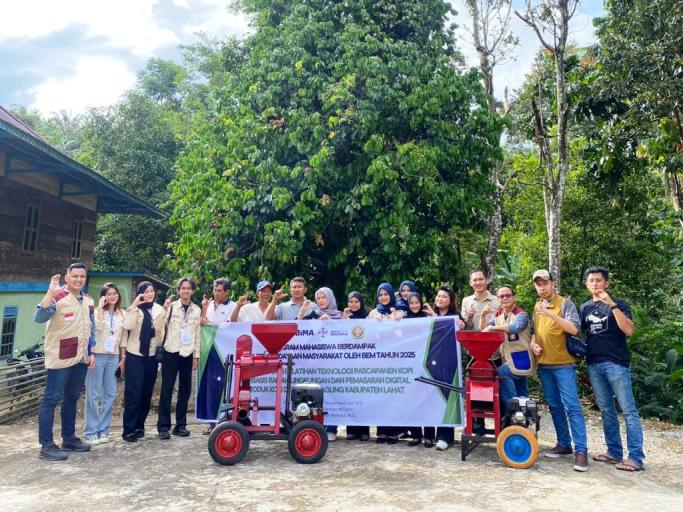 Badan Eksekutif Mahasiswa (BEM) STISIPOL Candradimuka Palembang berhasil menuntaskan Program PEM-BEM Mahasiswa Berdampak 2025 di Desa Keban Agung, Kecamatan Mulak Sebingkai, Kabupaten Lahat. (MUSINEWS.ID/TRI)
