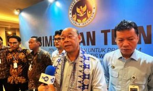 Direktur Wilayah I Bidang Penyediaan dan Penyaluran BGN, Wahyu Widistyanta, memberikan keterangan kepada wartawan, terkait pelaksanaan Bimbingan Teknis (Bimtek) Penjamah Makanan Wilayah I yang digelar di Hotel Excelton Palembang, pada hari Sabtu, tanggal 15 November 2025 Direktur Wilayah I Bidang Penyediaan dan Penyaluran BGN, Wahyu Widistyanta, memberikan keterangan kepada wartawan, terkait pelaksanaan Bimbingan Teknis (Bimtek) Penjamah Makanan Wilayah I yang digelar di Hotel Excelton Palembang, pada hari Sabtu, tanggal 15 November 2025