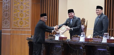 Dewan Perwakilan Rakyat Daerah (DPRD) Provinsi Sumatera Selatan (Sumsel) mengelar Rapat Paripurna XXVII dengan agenda utama pengesahan Program Pembentukan Peraturan Daerah (Propemperda) Tahun Anggaran 2026. Rapat penting ini dilaksanakan di Ruang Rapat Paripurna DPRD Sumsel pada Rabu, 26 November 2025.