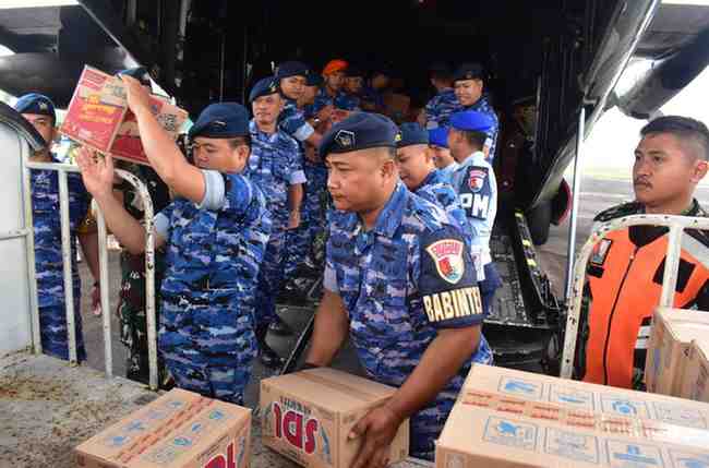 Sebanyak 14 ton bantuan kemanusiaan untuk korban bencana alam di Aceh, Sumatera Utara, dan Sumatera Barat diberangkatkan oleh Lanud Sri Mulyono Herlambang (Smh) bersama Forkopimda Kota Palembang pada Jumat (5/12/2025).
