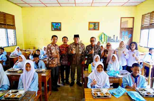 Bupati Musi Banyuasin H M Toha Tohet melakukan serangkaian kunjungan kerja di Kecamatan Plakat Tinggi, Jumat (5/12/2025).