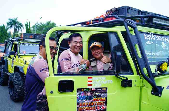 Bupati Musi Banyuasin H. M. Toha Tohet, S.H didampingi Wakil Bupati Musi Banyuasin Kyai Abdur Rohman Husen, membuka acara Muba Adventure Offroad 2025 yang diselenggarakan oleh Kodim 0401/Musi Banyuasin dalam rangka memperingati HUT TNI ke-80, Sabtu (13/12/2025) di Halaman Pendopoan Griya Bumi Serasan Sekate.