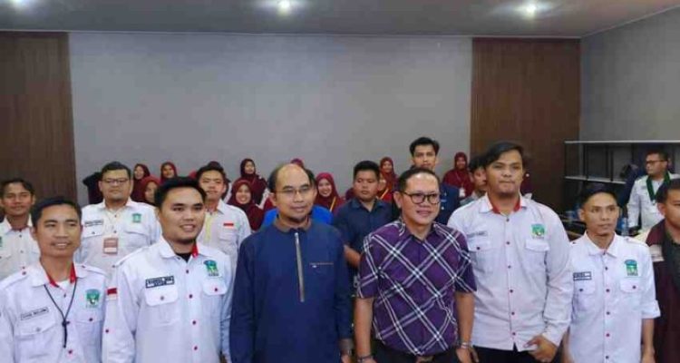Kesatuan Aksi Mahasiswa Muslim Indonesia (KAMMI) Wilayah Sumatera Selatan secara resmi membuka kegiatan Pembukaan dan Stadium General Daurah Marhalah Tiga (DM 3) Sumatera Selatan Tahun 2025 dengan tema “Great Leaders, Great Influencers: Energi Indonesia Emas 2045”. Kegiatan ini digelar di Balai Diklat Keagamaan Palembang, Selasa (23/12) malam