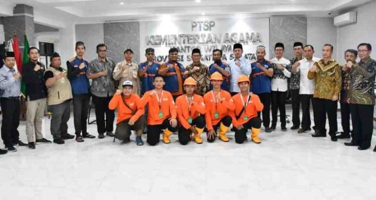 Forum Zakat (FOZ) Sumatera Selatan memberangkatkan tiga truk bantuan kemanusiaan dalam rangka Ekspedisi Kemanusiaan Peduli Bencana Sumatera, Sabtu (27/12).