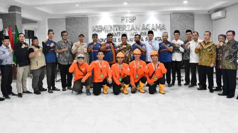 Forum Zakat (FOZ) Sumatera Selatan memberangkatkan tiga truk bantuan kemanusiaan dalam rangka Ekspedisi Kemanusiaan Peduli Bencana Sumatera, Sabtu (27/12).
