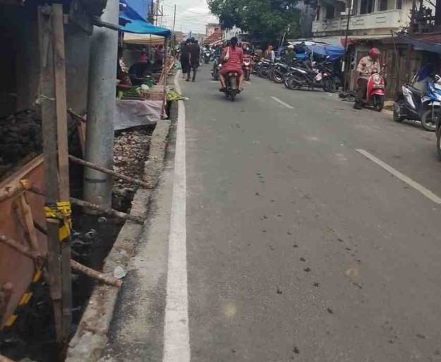 Pembangunan parit / drainase Jalan M. Yamin (Belakang Pasar) Prabumulih.
