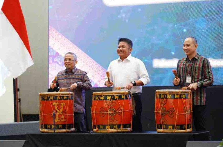 H. Herman Deru, menghadiri Rapat Koordinasi Daerah (Rakorda) Evaluasi Survei Monev Program MBG Tahap II Provinsi Sumsel Tahun 2025.