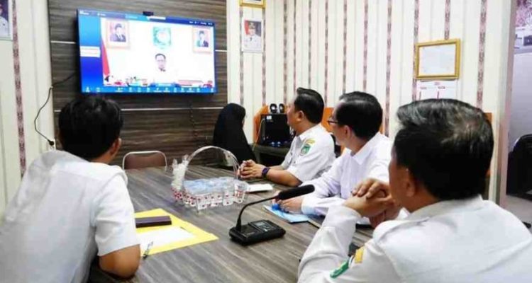 Wali Kota Prabumulih yang dalam hal ini diwakili oleh Asisten II Bidang Ekonomi dan Pembangunan Setda Kota Prabumulih, Bapak Drs. H. Muhammad Ali, M.Si, menghadiri Rapat Koordinasi Evaluasi Realisasi Anggaran Pendapatan dan Belanja Daerah (APBD) Tahun Anggaran 2025 yang dilaksanakan secara virtual.