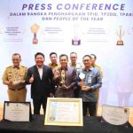 H. Herman Deru membuka Rapat Koordinasi sekaligus Capacity Building High Level Meeting Tim Pengendalian Inflasi Daerah (TPID) dan Tim Percepatan dan Perluasan Digitalisasi Daerah (TP2DD) Kabupaten/Kota se-Sumsel. Kegiatan ini berlangsung di Hotel Aryaduta Palembang, Selasa (2/12/2025).